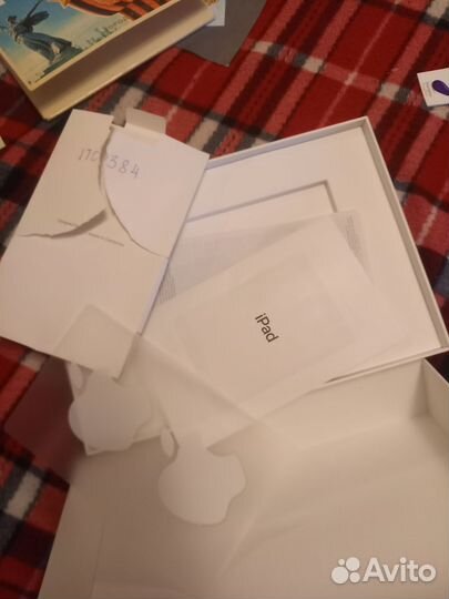 Коробка от iPad silver 256 gb 9 поколение