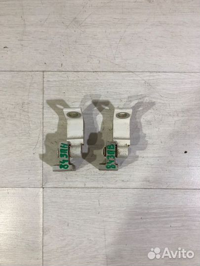 Петля двери зад право skoda yeti 1.2 DSG