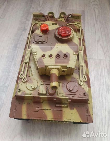 Игрушечный танк