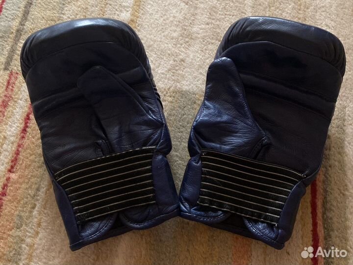Боксерские перчатки для кикбоксинга