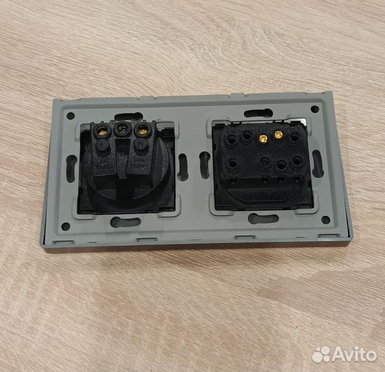 Розетка + выключатель Tocterra