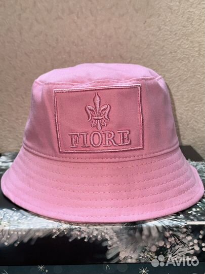 Панама розового цвета с лилей и надписью fiore