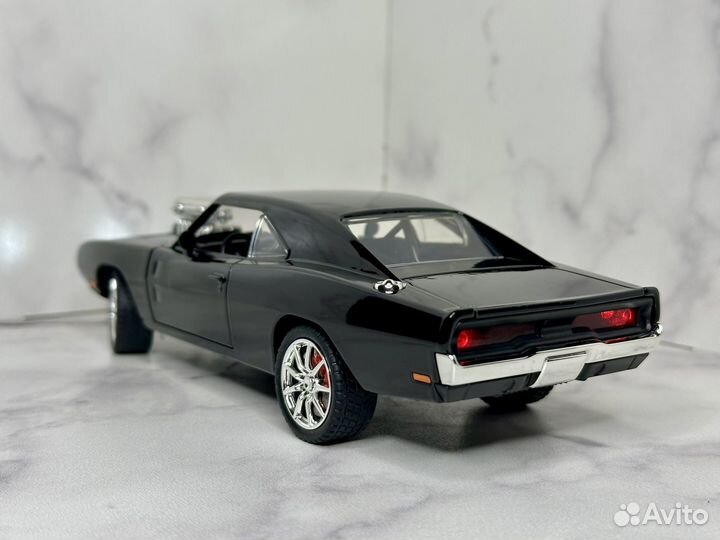 Модель металлическая Dodge Challenger