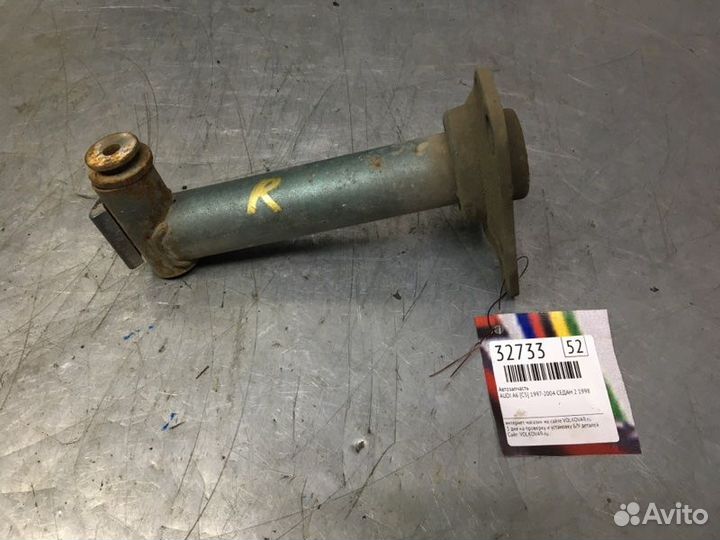 Кронштейн усилителя переднего бампера правый audi