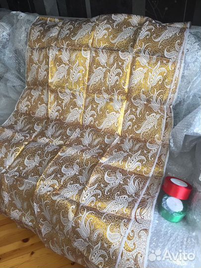 Ткани.Парча с золотыми нитями. Старинная