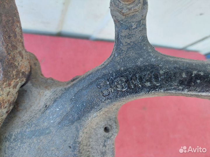 Кулак поворотный передний Mercedes-Benz W140