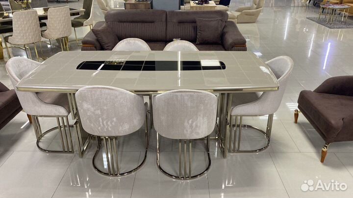 Стол обеденный и стулья