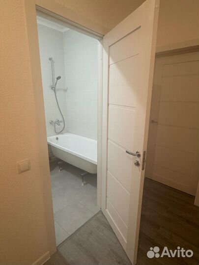 Продам двери и ламинат