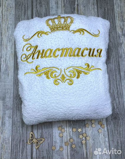 Махровый халат с вышивкой