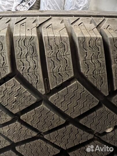 Continental ContiVikingContact 7 225/100 R17