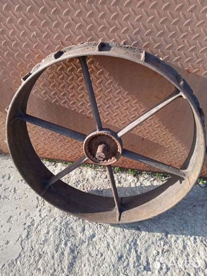 Продам колесо от трактора 1920-х годов