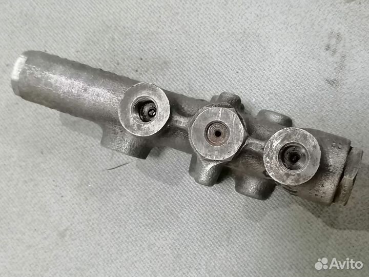 Главный тормозной цилиндр Volvo 343 1984-1991