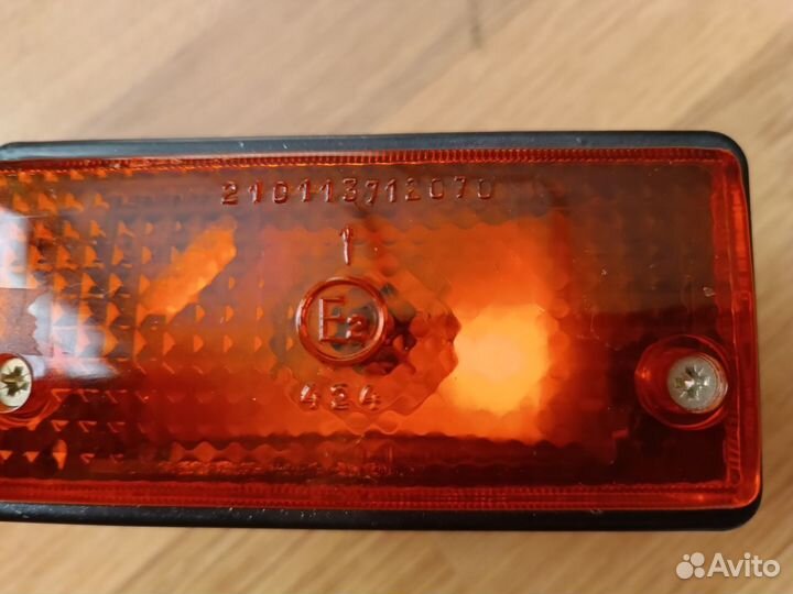 Подфарник ваз 21011 желтый правый