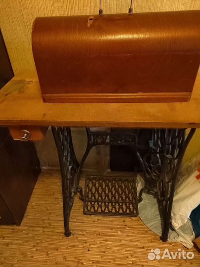 Швейная машина на станине