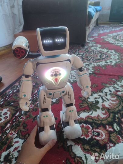 Игрушка робот