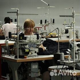 Швея для работы на прямострочках, оверлоках