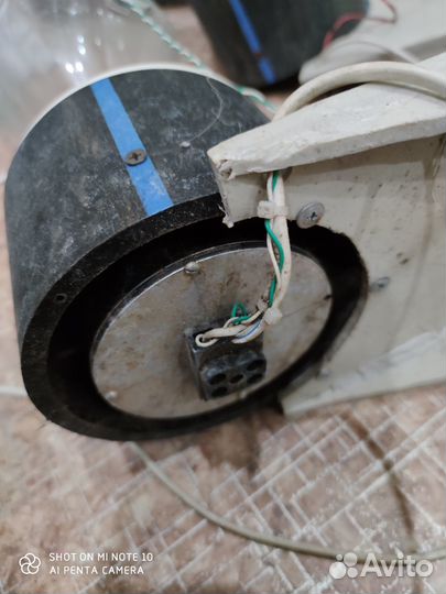 Автоматическая кормушка для рыб, кур