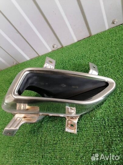 Накладка глушителя задняя левая Genesis G80 DH