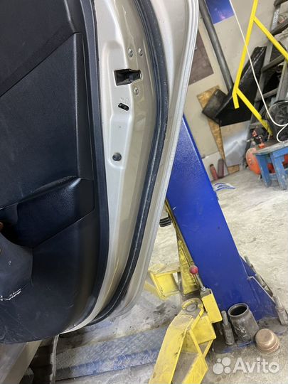 Дверь задняя правая kia rio 3 оригинал
