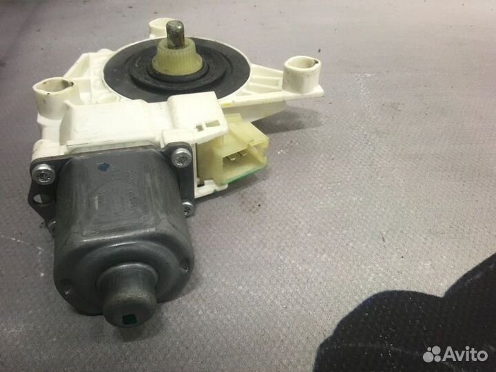 Мотор стеклоподъемника задний Mercedes-Benz