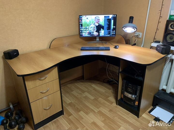 Компьютерный стол