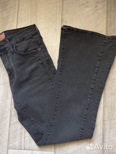 Джинсы клеш от колена