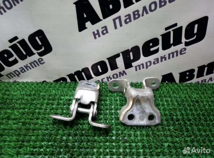 Петля дверная передняя правая Toyota Camry ACV30