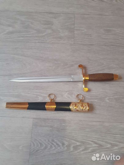 Нож с ножнами