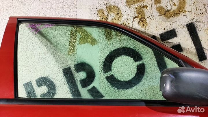 Стекло двери передней правой Saab 900