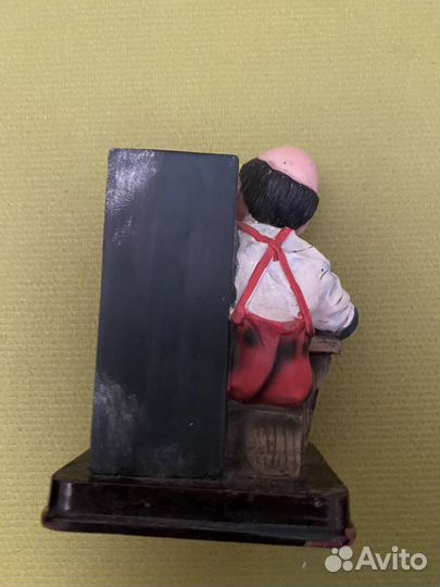 Настольная фигурка