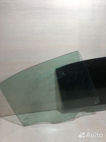 Стекло двери задней правой Skoda Octavia A5