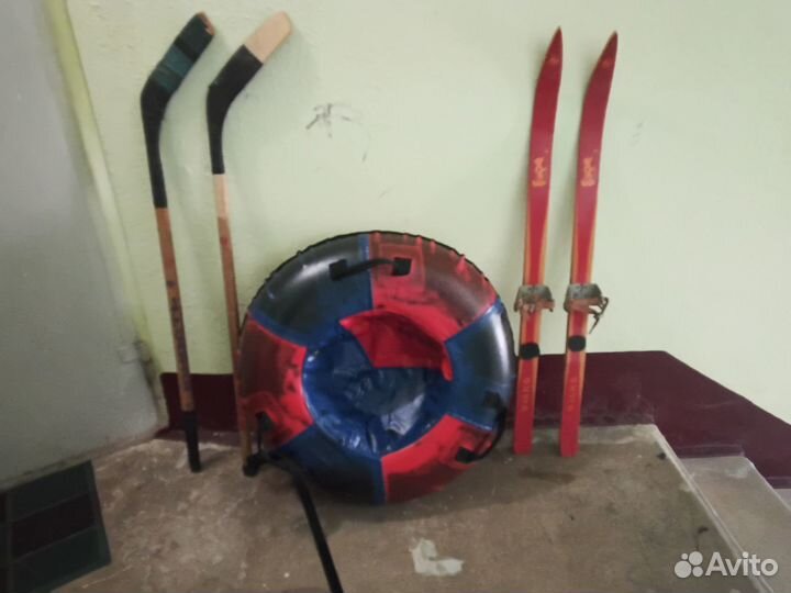 Лыжи пластик/дерево, клюшки, ватрушка