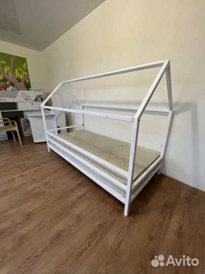 Кровать домик