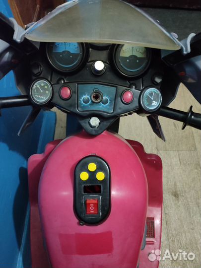 Детский электромотоцикл на ходу