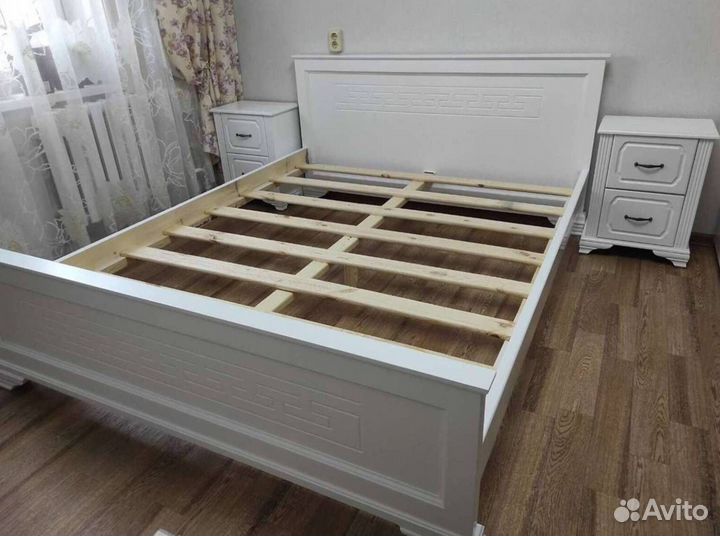 Кровать из массива