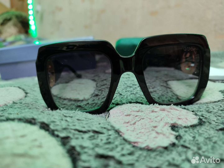 Солнечные очки gucci
