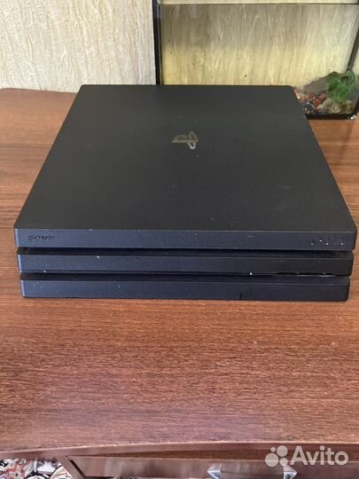 Sony PS4 pro 1tb, 5 дисков, и два джойстика