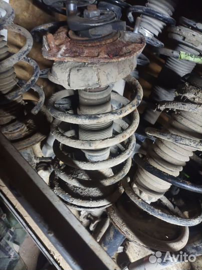 Стойка передняя Volvo S80