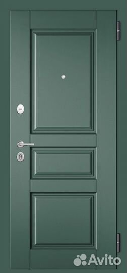 Входная дверь в квартиру с зеркалом