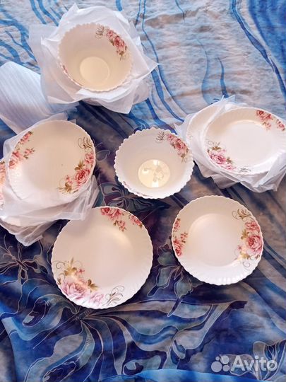 Сервиз столовый из тарелок, 18 предметов