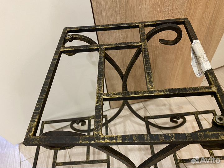 Кованая подставка для цветов