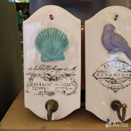 Крючок керамический