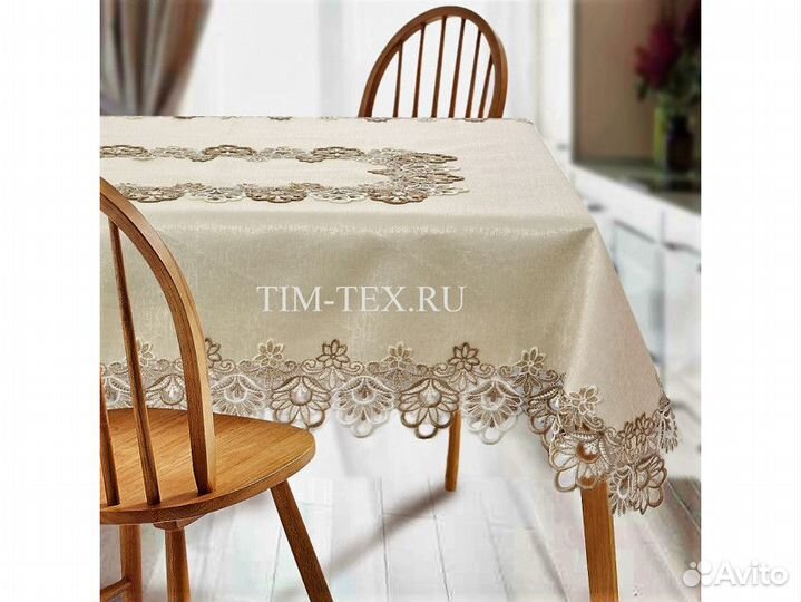 Две новые скатерти (белая и кремовая с кружевами)
