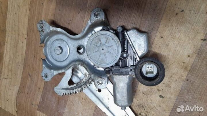 Стеклоподъемник с моторчиком задний левый Toyota