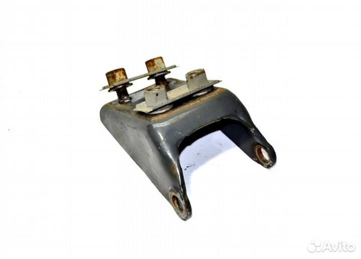 Кронштейн амортизатора ведущего моста, верхний лев