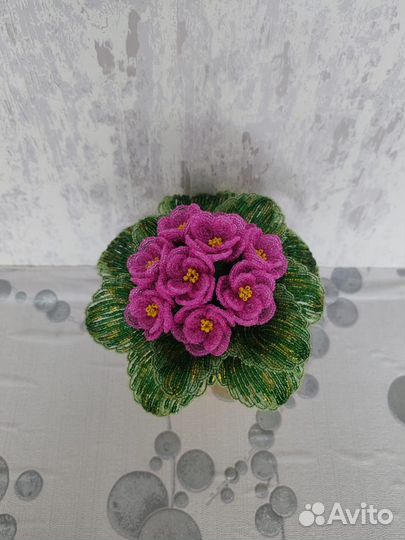 Фиалка из бисера