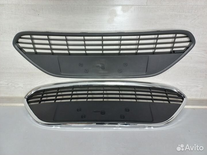 Решетка в бампер Ford Focus 2008-2011 черная