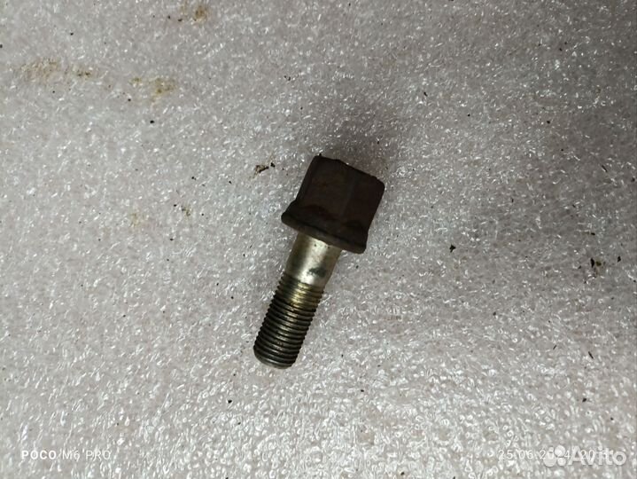 Болт шкива коленвала Mitsubishi