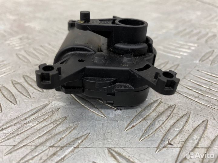 Б/У Сервопривод заслонки печки (моторчик