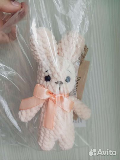Плюшевые вязаные игрушки зайки ручной работы